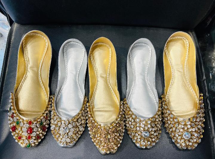 Handcrafted Silver Kundan Khussa | Bridal Metallic Jutti Silver Bridal Shoes, Metallic Khussa, Silver Kundan Jutti, Hand-embroidered Footwear, Pakistani Silver Khussa.